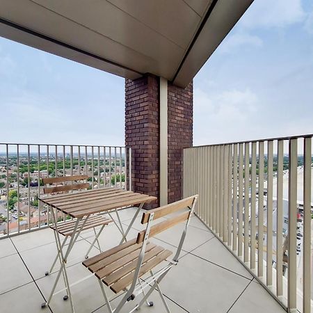 Deluxe Three Bedroom Apartment By London Excel Stays Экстерьер фото
