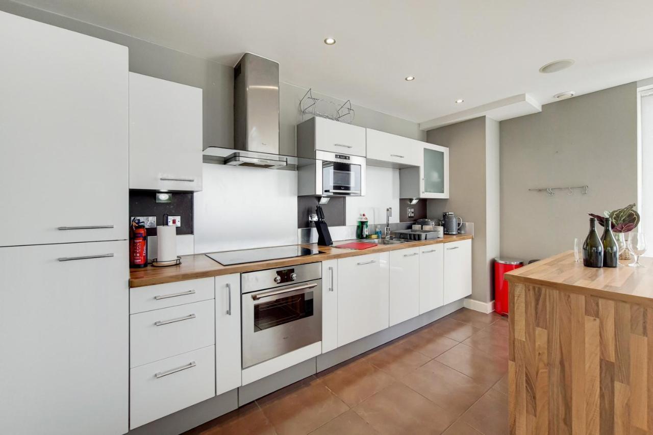 Deluxe Three Bedroom Apartment By London Excel Stays Экстерьер фото
