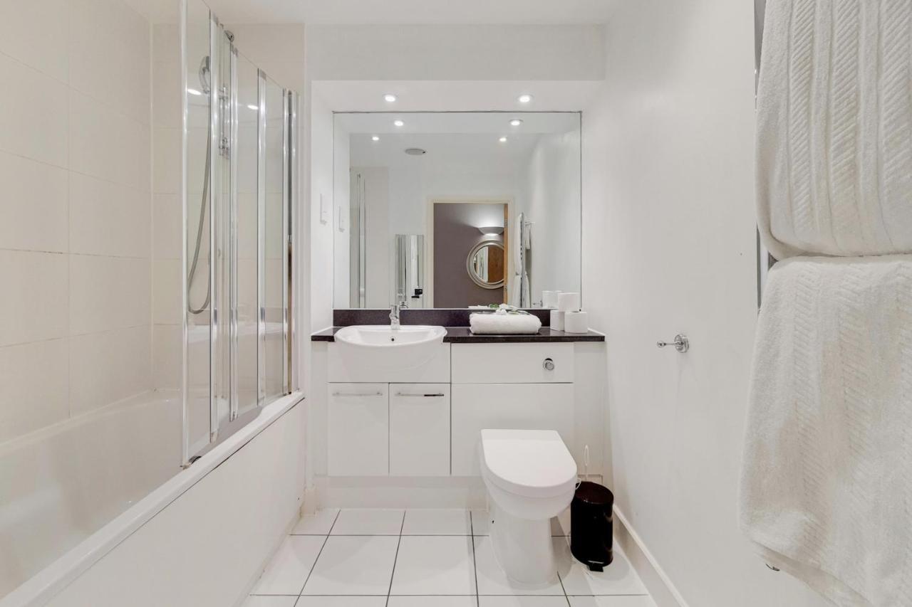 Deluxe Three Bedroom Apartment By London Excel Stays Экстерьер фото