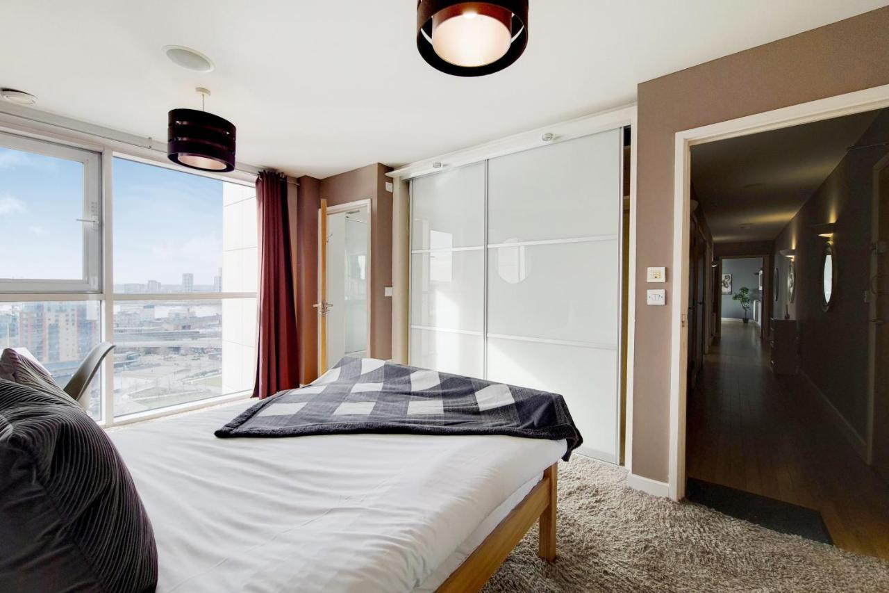 Deluxe Three Bedroom Apartment By London Excel Stays Экстерьер фото
