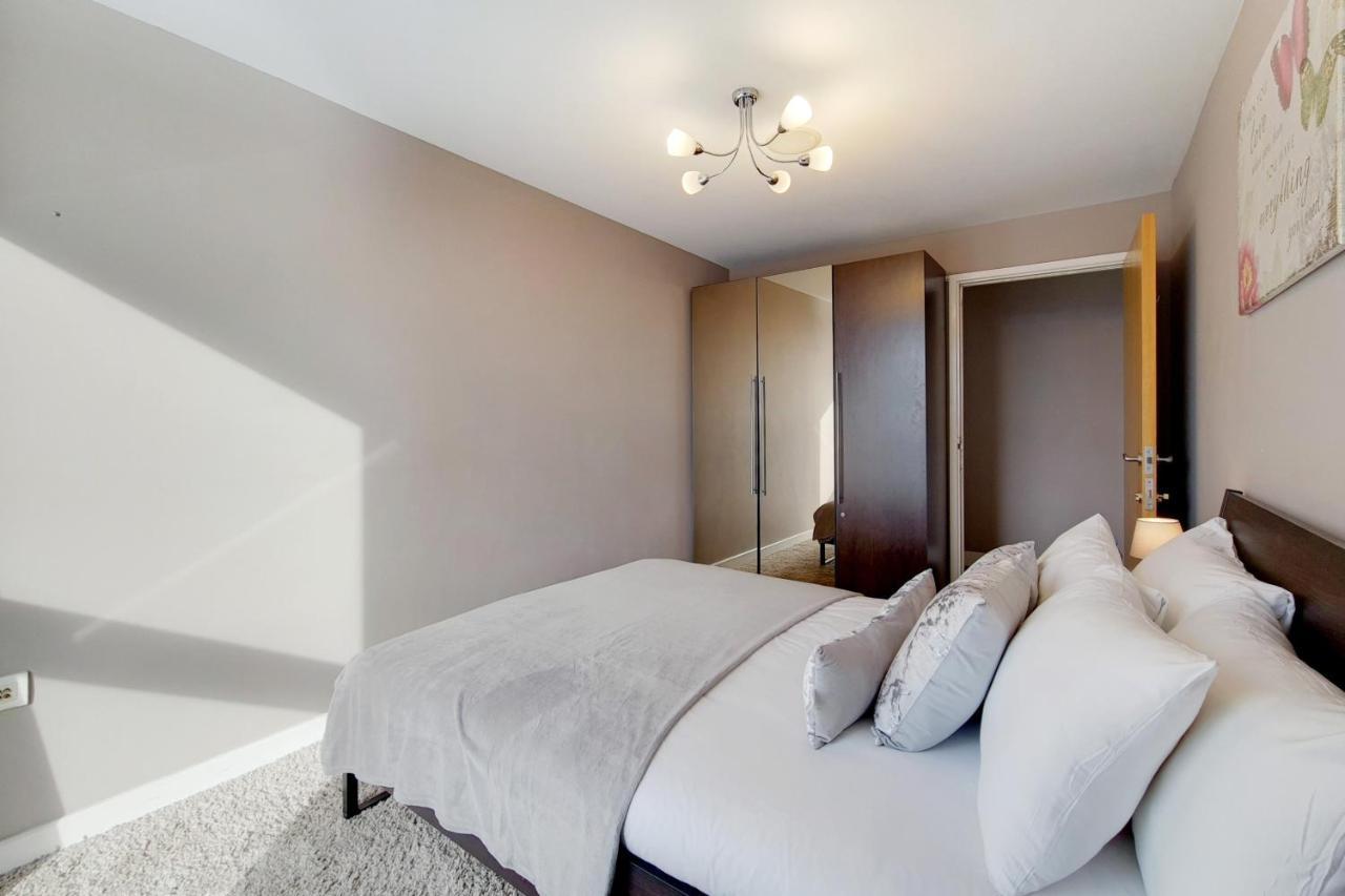 Deluxe Three Bedroom Apartment By London Excel Stays Экстерьер фото