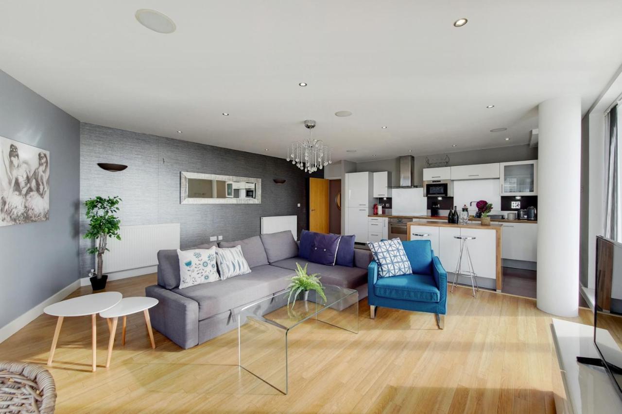 Deluxe Three Bedroom Apartment By London Excel Stays Экстерьер фото