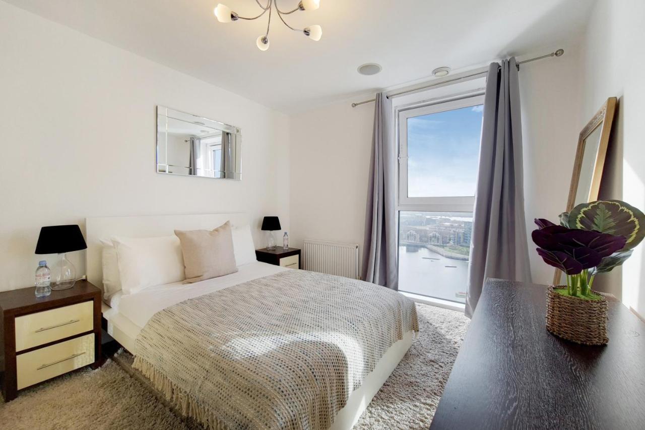 Deluxe Three Bedroom Apartment By London Excel Stays Экстерьер фото