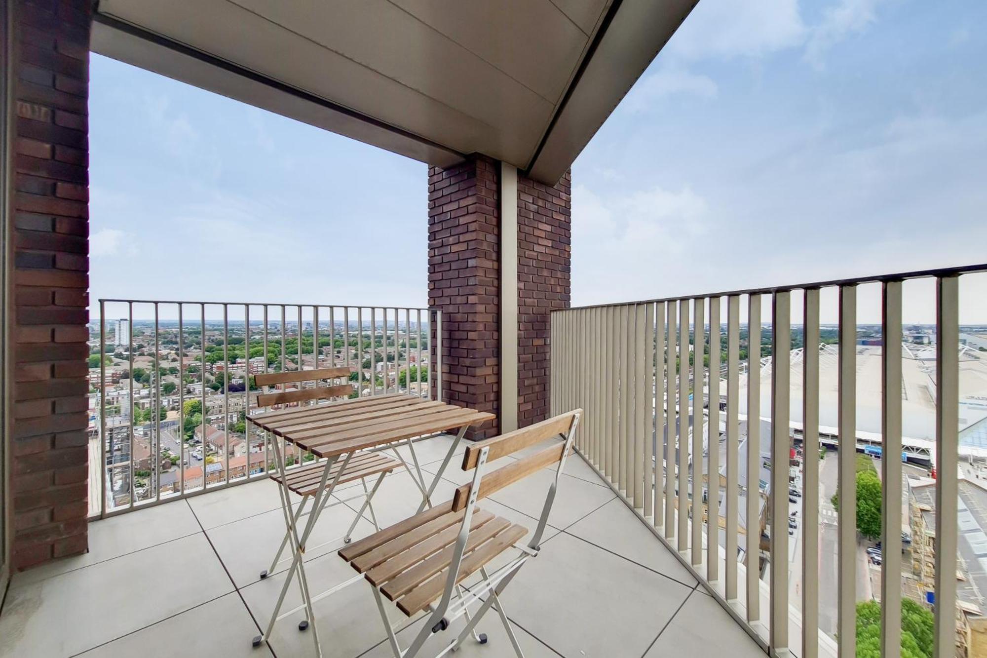 Deluxe Three Bedroom Apartment By London Excel Stays Экстерьер фото